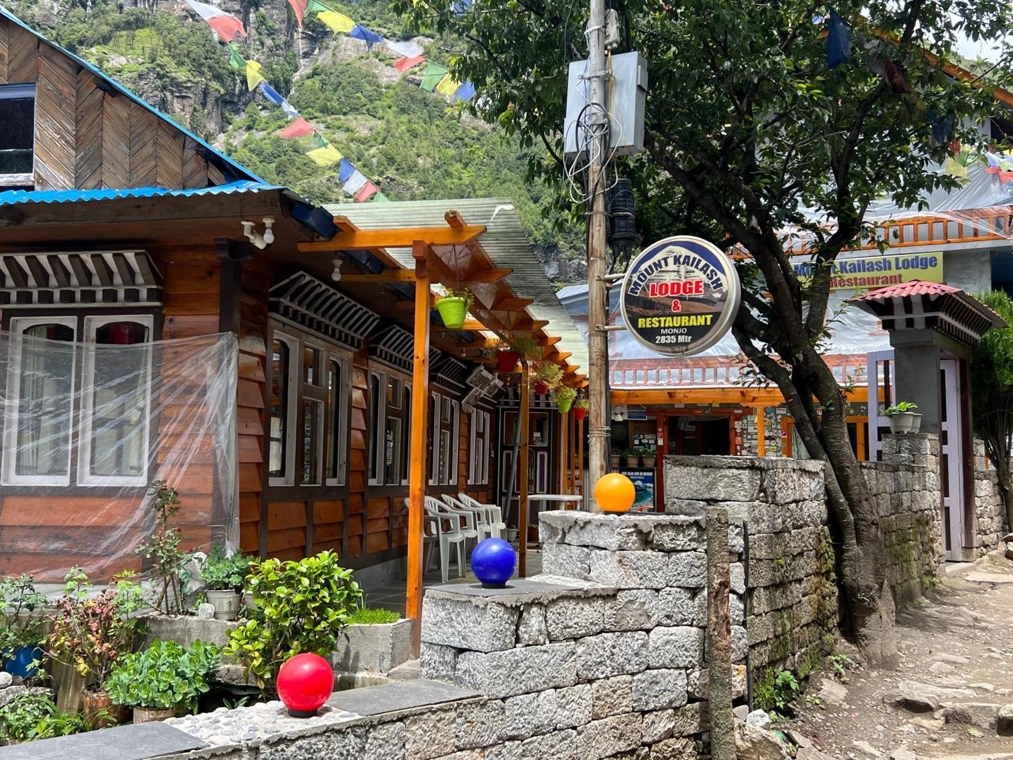 Mount Kailash Lodge And Resturant , Monjo Eksteriør bilde